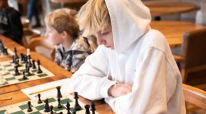How Can Beginners Learn Chess Online the Right Way?